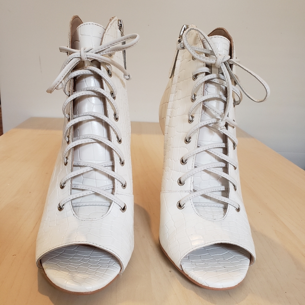 White Croc Embossed 'Roretta' Peep-Toe Bootie by Vince Camuto SIZE 8 - Picture 2 of 8
